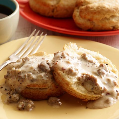 Sausage Gravy by Ree Drummond Country Gravy Recipe, Crockpot Vegan, Basil Tofu, Breakfast Delivery, Ree Drummond Recipes, Pepper Gravy, Sausage Gravy Recipe, Meals Vegan, Vegan Sandwiches