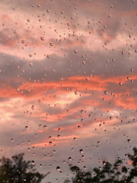 Rainy Sunset Aesthetic, Soft Rain Aesthetic, Aesthetic Rain Pics, Rain Sunset Aesthetic, Rainy Spring Aesthetic, Summer Rain Aesthetic, Maddie Aesthetic, Peaceful Rain, Pretty Rain