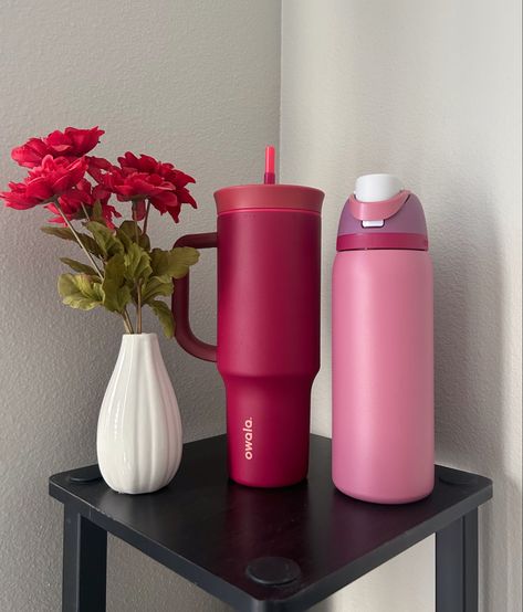 Cute Water Bottles Aesthetic, Owala Aesthetic, Owala Water Bottle Aesthetic, Owala Tumbler, Trendy Water Bottles, Tea Tumbler, Coffee Smoothie, Cute Water Bottles, Water Tumbler