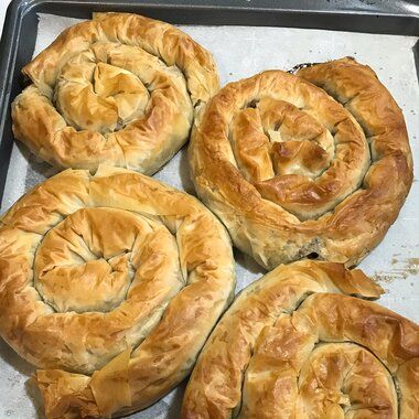 Peppers Salad, Burek Recipe, Beef Pie Recipe, Phyllo Dough Recipes, Albanian Recipes, Bosnian Recipes, Eastern European Recipes, Filo Pastry, Croatian Recipes