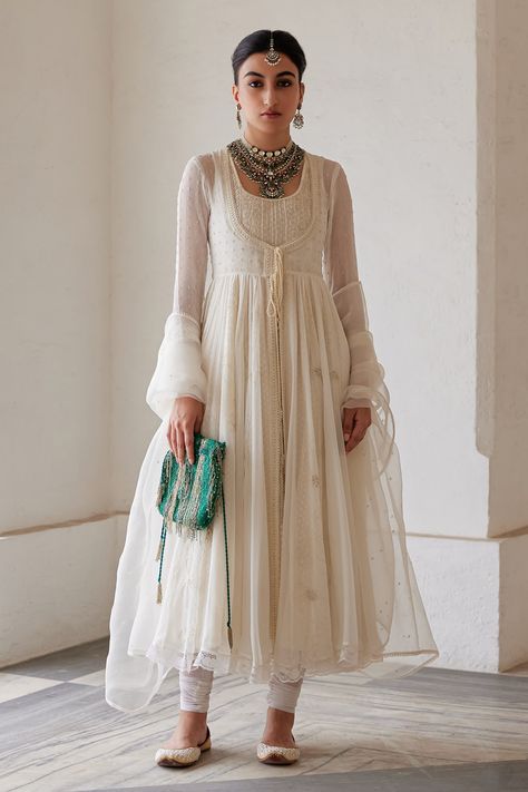 Shop for these amazing collections of Ivory Anarkali Georgette Hand Embroidered Salli Round Set For Women by Nimbus online at Aza Fashions. Anarkali Georgette, Anarkali Designs, Anarkali Dress Pattern, Casual Indian Fashion, Salwar Kamiz, Indian Dresses Traditional, Traditional Indian Outfits, Designer Dresses Casual, Party Wear Indian Dresses