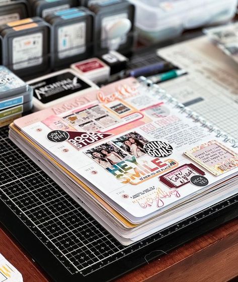 Noel Drennen on Instagram: "Another week in the books! 🤩 #stoptheblur #heidiswapp #studiocalico #memoryplanner" Storyline Chapters, Heidi Swapp Planner, Heidi Swapp Memory Planner, Planner Spread Inspiration, Unique Scrapbooks, Happy Planner Layout, Planner Obsessed, Craft Planner, Bullet Journal Notebook