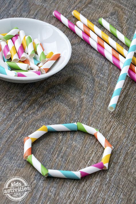 Paper Straw Bracelets Straw Bracelet, Paper Straws Crafts, Straw Craft, Flower Wall Hanging Decor, Room Hanging Decor, Diy Paper Wall Hanging, Bracelets Kids, Straw Art, Straw Crafts