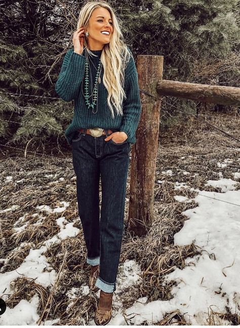 #westernfashion #winteroutfit #ranchy #sweaters Punchy Outfits, Hannah Ferguson, Southern Outfits, Country Style Outfits, Cute Country Outfits, Looks Country, Western Style Outfits, Western Outfits Women, Country Fashion