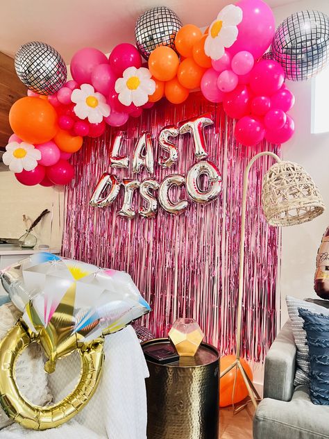 Bachelorette Table, Abba Party, Austin Bachelorette Party, Disco Ball Decorations, Groovy Bachelorette, 80s Party Decorations, Bachelorette Balloons, Austin Bachelorette, Last Disco