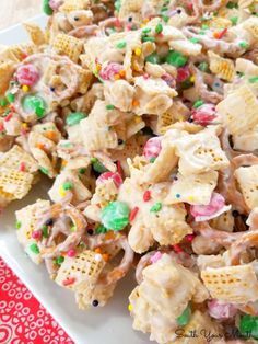 White Chocolate Trash, Chex Cereal, Chex Mix Recipes, Snack Mix Recipes, Christmas Candy Recipes, Holiday Snacks, Chex Mix, Salty Snacks, Köstliche Desserts