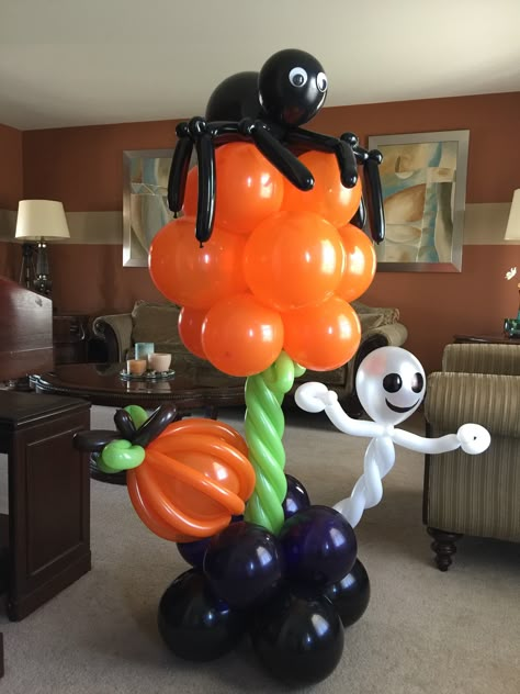 Made this for my kids # Halloween 2017 Outdoor Halloween Balloon Decor, Halloween Balloon Twisting, Halloween Ballon Decor, Halloween Balloon Ideas, Orange Balloon Garland, Globos Halloween, Halloween Balloons Decorations, Balloon Decoration Ideas, Balloon Halloween