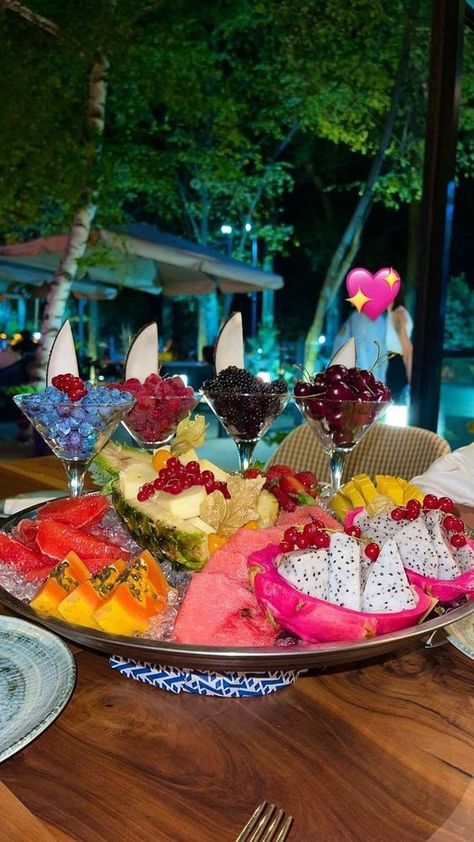 Luxury Party Food, Luxury Fruit Platter, Luxury Drinks, The Life I Want, Life I Want, Tropical Food, Luxury Food, Yacht Party, Party Food Platters