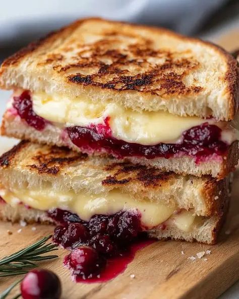 Turkey And Brie Sandwich, Brie Cranberry Sandwich, Brie Panini, Sandwich Recipes Dinner, Lobster Cream Sauce, Brie Cranberry, Mozzarella Sandwich, Cranberry Brie, Grilled Sandwiches