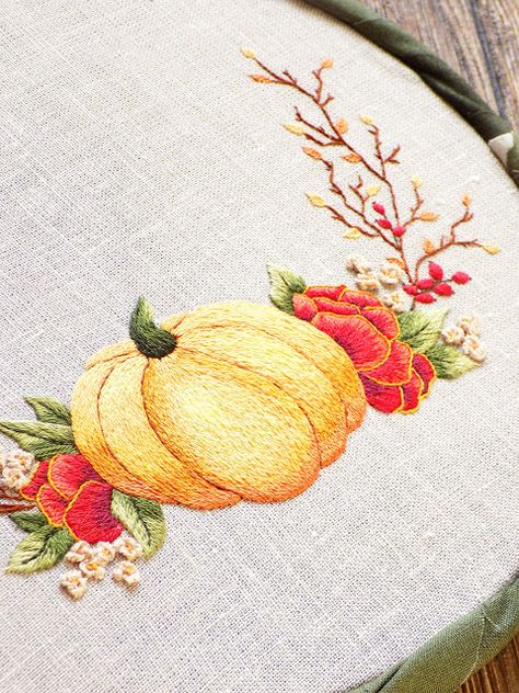 Fall Embroidery Patterns Free, Free Fall Embroidery Patterns, Pumpkin Embroidery Patterns Free, Fall Flower Embroidery Patterns, Easy Pumpkin Embroidery, Pumpkin Embroidery Hoop, Free Pumpkin Embroidery Pattern, Fall Embroidery, Fall Embroidery Designs