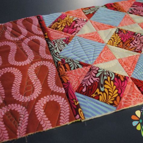 how to join quilt blocks with quilt as you go method Quilt Binding Tutorial, Strip Quilt Patterns, Quilting Methods, Sewing Machine Quilting, Quilting Designs Patterns, Quilt Sewing Patterns, Quilt Care, Quilt As You Go, Quilt Binding