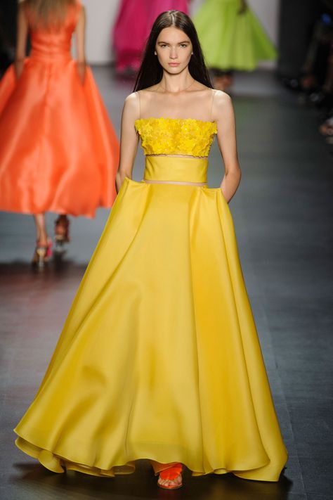 Angel Sanchez Spring/Summer 2016 Collection Chanel Dresses, Angel Sanchez, Elegant Gowns, Woman's Fashion, Project Runway, Nice Style, Beautiful Ladies, Yellow Fashion, Celebrity Outfits