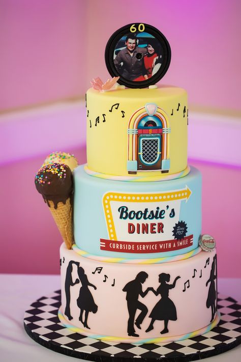 50s Themed Wedding, 50s Theme Party, Diner Cake, 50s Cake, 50s Theme, 50s Theme Parties, Rocket Cake, Dark Chocolate Recipes, Diner Party