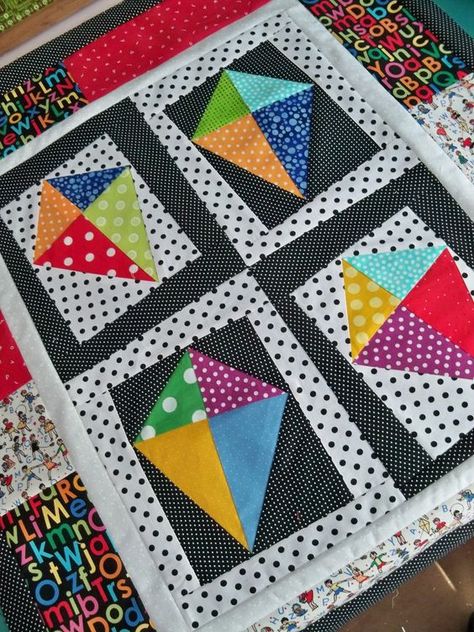 Cute! Kite Quilt, Polka Dot Quilts, Colchas Quilting, Kid Quilts, Quilts For Kids, Baby Quilt Ideas, Kids Quilts, Childrens Quilts, Baby Quilt Patterns