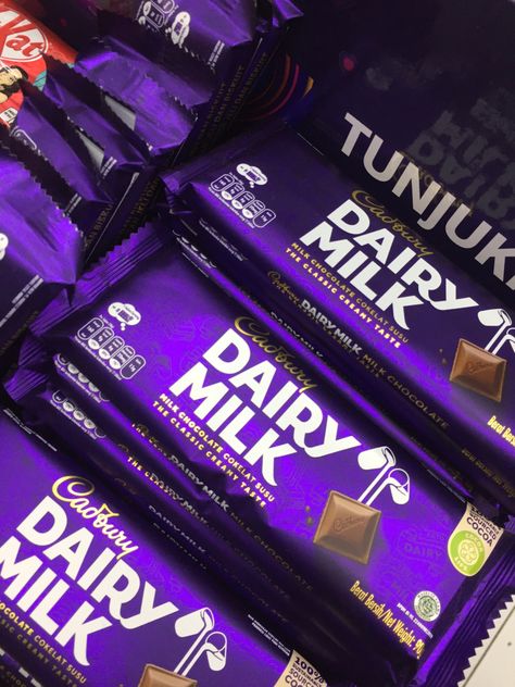 Dairy Milk Chocolate Aesthetic, Cadbury Aesthetic, Coklat Cadbury, Photo Book Idea, Dairy Milk Chocolate Images, Peso Bill Philippines, 1000 Peso Bill Philippines, Double Chocolate Chip Cookie Recipe, Chocolate Images