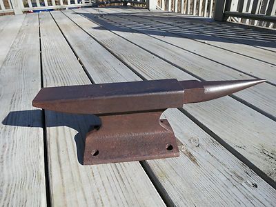 anvil made from railroad track Railroad Track Anvil, Metal Fabrication Tools, Anvils, Blacksmith Tools, Fabrication Tools, Metal Working Projects, Metal Welding, Welding Tools, Metal Working Tools