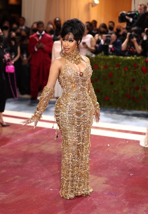 Cardi B Met Gala, Paris Fashion Week Outfits, Best Met Gala Looks, Black Lace Gown, Met Gala Outfits, Met Gala Dresses, Versace Style, Gala Outfit, Met Gala Red Carpet