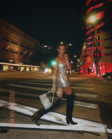 Night Out Film Photography, Night Aesthetic Portrait, In The Street Photoshoot, Night Street Photography Aesthetic, Outside Night Photoshoot, Night Photo Poses, Night Shoot Ideas, Flash Fashion Photography, Night City Pictures