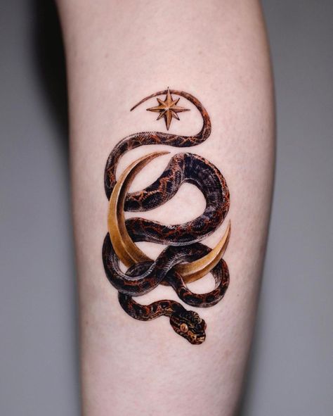 Snake Tattoos, Muster Tattoos, Gold Tattoo, Tatuaje A Color, Unique Tattoo Designs, Snake Tattoo, Dope Tattoos, Star Tattoos, Skin Art