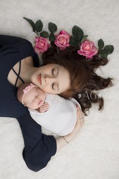 Baby Foto Shoot Ideas, Mother And Newborn Photoshoot, Baby And Mother Photography, Baby Mom Photoshoot, Baby Mother Photography, Mother And Newborn Pictures, Baby Shoot Ideas Newborn, Baby And Mom Photoshoot, Newborn Baby Girl Photoshooting Ideas