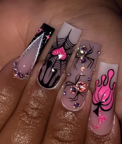 Elvira Nail Art, Halloween Nails And Toes, Lsd Nails Short, Horror Nails Acrylic, Halloween Nail Design, Holloween Nails, Spooky Nails, Halloween Acrylic, Cute Halloween Nails