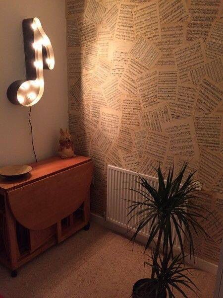 Wallpaper with old sheet music? Uh.. YES!!! More Casa Rock, Musical Wallpaper, Music Bedroom, Home Music Rooms, Music Studio Room, Music Room Decor, Old Sheet Music, Piano Room, Modern Wall Lamp