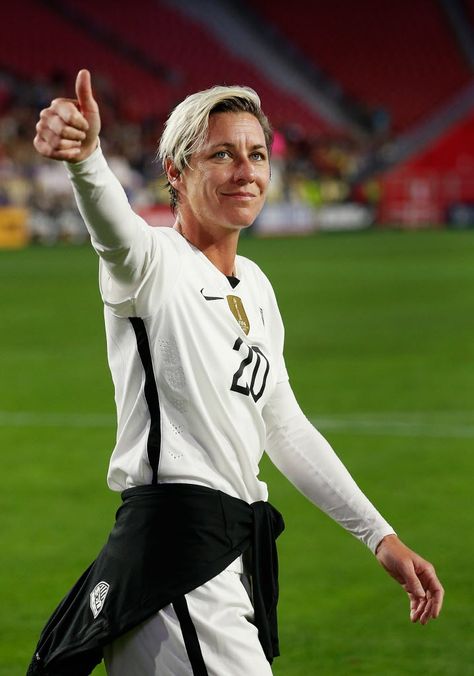 (Christian Petersen/Getty Images) Abby Wambach, Workout Clothes Nike, Black Bean Veggie Burger, Sports Shoes Outfit, Casual Shoes Outfit, Usa Soccer Women, Nike Workout, Video Games For Kids, Dinner Recipes For Kids