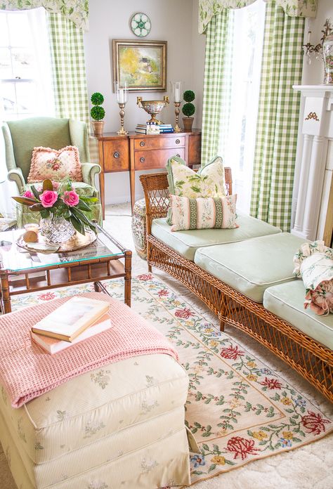 Pastel living room with rattan furniture in a grandmillenial style Living Room Traditional Southern, Grandmillennial Living Room, Grandmillenial Living Room, Cranberry Cottage, Grandmillenial Style, Grandmillennial Style, Grand Millennial Style, Chinoiserie Decorating, 10 Essentials