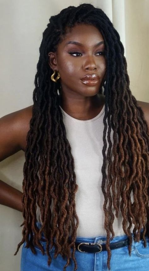 Tranças Faux Locs, Complicated Hairstyles, Braids Hairstyles Ideas, Faux Locs Styles, Micro Braids Hairstyles, Goddess Style, Crochet Faux Locs, Passion Twists, Faux Locs Hairstyles