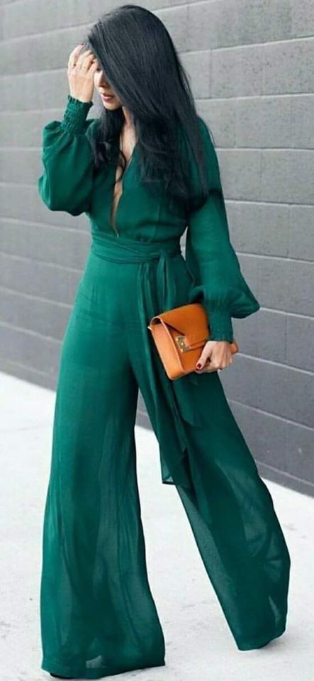 Dress Green Emerald, Green Jumpsuit Outfit, Teal Jumpsuit, Wedding Guest Outfit Spring, Trendy Wedding Dresses, Summer Wedding Outfits, Summer Wedding Outfit Guest, Jumpsuit Outfit, Green Jumpsuit