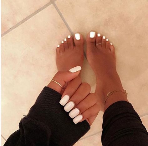 ᴘɪɴᴛᴇʀᴇsᴛ ⋆ ᴊᴏᴜɪʀxʙɪᴛᴄʜ Gel Toe Nails, Acrylic Toe Nails, Acrylic Toes, Toe Nail Color, Toenail Polish, White Nail Polish, White Nail Designs, White Nail, Toe Nail Designs