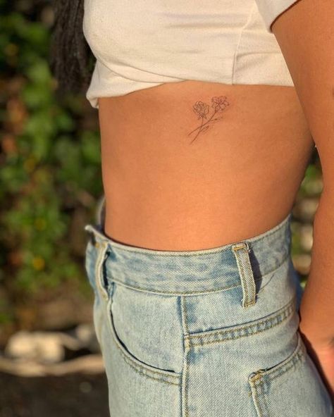 Tattoos Ribs, Fine Line Rose, Small Dainty Tattoos, Flower Tattoo On Ribs, Small Rib Tattoos, Lillies Tattoo, Lily Flower Tattoos, Rib Tattoos For Women, Basic Tattoos