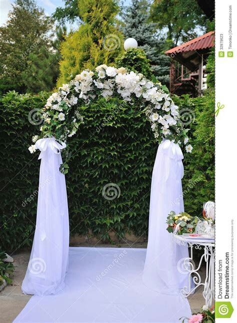 Outdoor Wedding Arch, Dancing Songs, Greenery Arch, Diy Arch, Arbor Ideas, Wedding Arbor, Church Wedding Decorations, Wedding Ceremony Arch, Arch Decoration