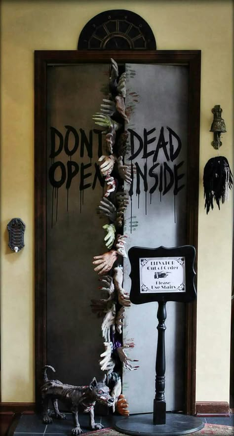 Halloween Entrance Decorations, Haunted Door Decorations, Creative Halloween Door Contest Ideas, Spooky Halloween Door Ideas, Creepy Halloween Door Decorations, Halloween Door Ideas For Home, Halloween Door Decorations Contest Scary, Halloween Door Competition Ideas, Decorated Halloween Doors