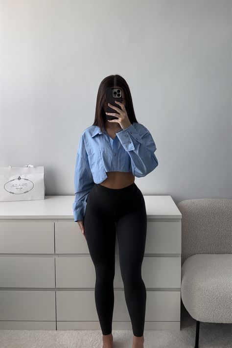 Outfits Ideas With Leggings, Gray T Shirt Outfit, Dark Grey Leggings Outfit, Leggings And T Shirt Outfit, Outfits With Grey Leggings, T Shirt And Leggings Outfit, Style Leggings Casual, Outfits To Wear With Leggings, Looks With Leggings