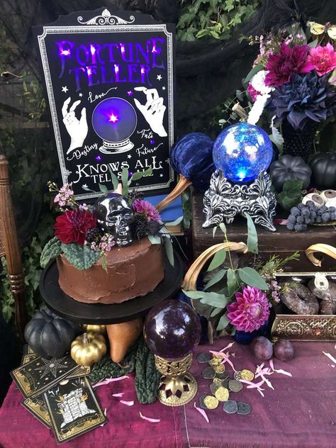 Fortune Teller Halloween, Halloween Fortune Teller, Buffet Halloween, Mystical Halloween, Hallowen Ideas, Witch Party, Magic Party, Halloween Party Ideas, Moon Party