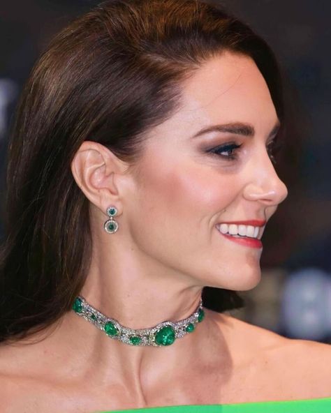 Kate Middleton Jewelry, Emerald Choker, Catherine Princess Of Wales, Princess Katherine, Princess Catherine, Royal Style, Royal Jewels, Emerald Necklace, Duchess Kate