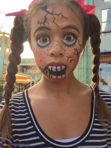 Scary Doll - Halloween Costume Contest via @costume_works Scary Doll Makeup, Creepy Doll Costume, Doll Makeup Halloween, Halloweenský Makeup, Scary Doll, Doll Halloween Costume, Hallowen Costume, Scary Dolls, Scary Halloween Costumes