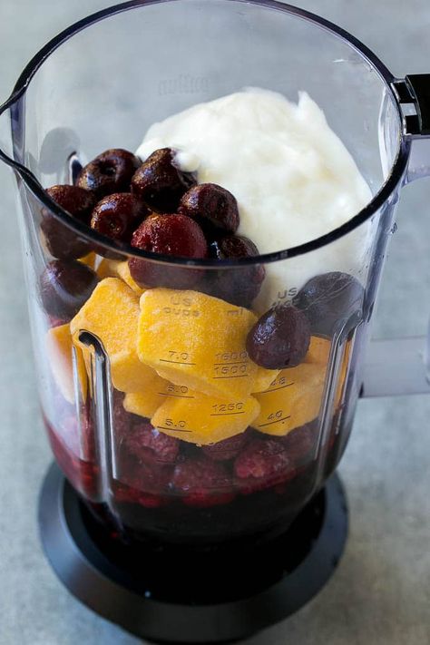 Recipes With Frozen Fruit, Smoothie Dinner, Ninja Smoothie Recipes, Smoothie Berry, Ninja Smoothies, Summer Mocktail, Frozen Fruit Recipes, Frozen Fruit Smoothie, Making Smoothies