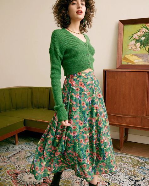 Details: - Model is 5′ 8½″, wearing a Size S    Model's measurements: Bust - 31.5'', Waist - 23.6'', Hips - 35'' - Floral pattern - Side zipper - Pleated design - Color contrast Fabric: This skirt is made of Polyester, a man-made fiber that is soft, lustrous, and dries fast. It's also durable, with its good resistance to wrinkles, stains, and sunlight. Description: Bright and dreamy. This skirt is an a-line midi skirt with floral details to bring extra vitality. It has pleats, a fitted waist and Pleated Floral Skirt, Floral Skirt Outfits, Green Floral Skirt, Rock Outfit, Flower Skirt, Green Skirt, Skirt Outfits, Floral Skirt, Work Outfit