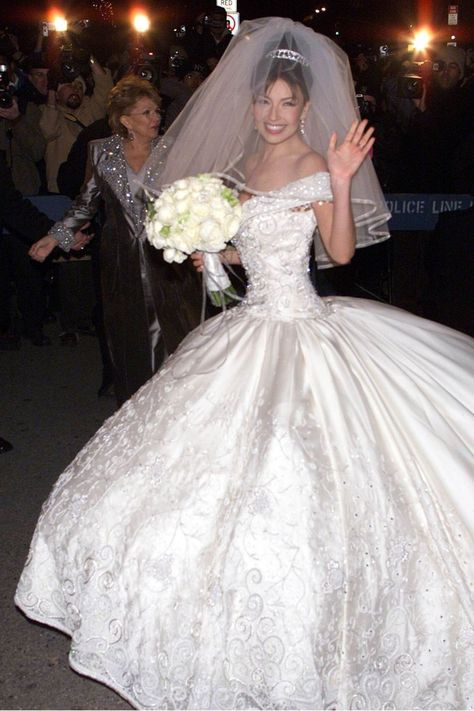 Thalia With Sleeves Gown, Wedding Dress With Embroidery, Tommy Mottola, St Patrick's Cathedral, Royal Train, Embroidery Beading, Star Actress, Dress With Embroidery, Pretty Wedding Dresses