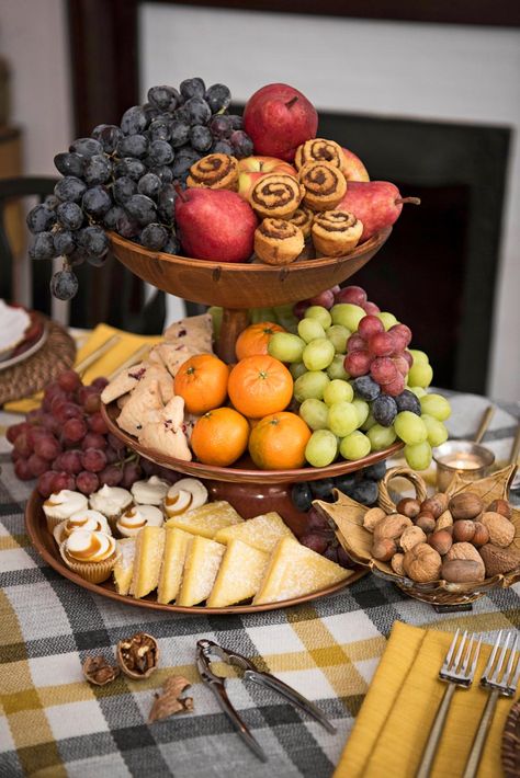 15 Edible Thanksgiving Centerpieces | HGTV Turkey Centerpieces, Bread Cornucopia, Warm Appetizers, Chocolate Turkey, Edible Centerpieces, Cranberry Scones, Turkey Stuffing, Wedding Decorations On A Budget, Fall Fruits