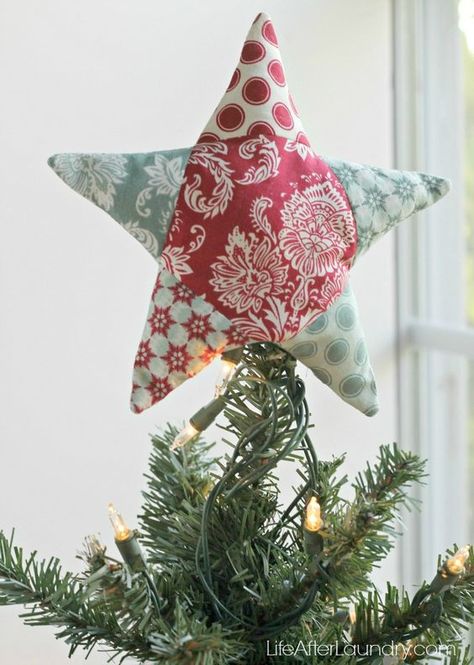 EPP Star - Christmas Tree Topper - free pattern wow, thanks so xox ☆ ★ https://www.pinterest.com/peacefuldoves/ Diy Tree Topper, Diy Christmas Tree Topper, Christmas Tree Tops, Christmas Topper, Fabric Christmas Trees, Christmas Tree Star, Quilted Christmas Ornaments, Star Tree Topper, Christmas Tree Topper