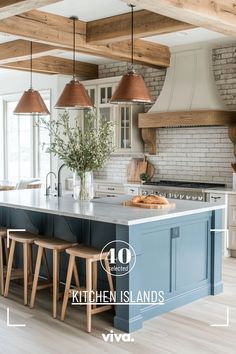 Kitchen Island Colors, Modern Kitchen Island Ideas, Island Colors, Painted Kitchen Island, Trendy Kitchen Design, Green Kitchen Island, Mountain Kitchen, Kitchen Island Ideas, Modern Kitchen Island