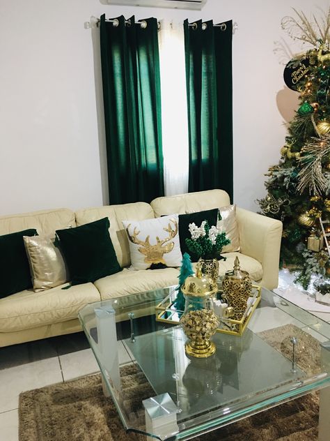 Boujee Apartment, Emerald Green Decor, Sofa Throw Cover, Best Living Room Design, Style Salon, Latest Living Room Designs, Christmas Fireplace Decor, Living Room Decor Curtains, Christmas Decorations Living Room