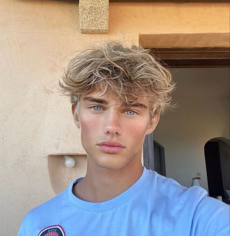 Blonde Guy Fluffy Hair, Blond Wavy Hair Men, Straight Blonde Haircut Men, Blue Eyed Blonde Guy, Guy With Blonde Curly Hair, Hot Boyfriend Haircut Blond, Old Money Hairstyles Men Wavy, Blond Haircut Men, Blond Men Hairstyles