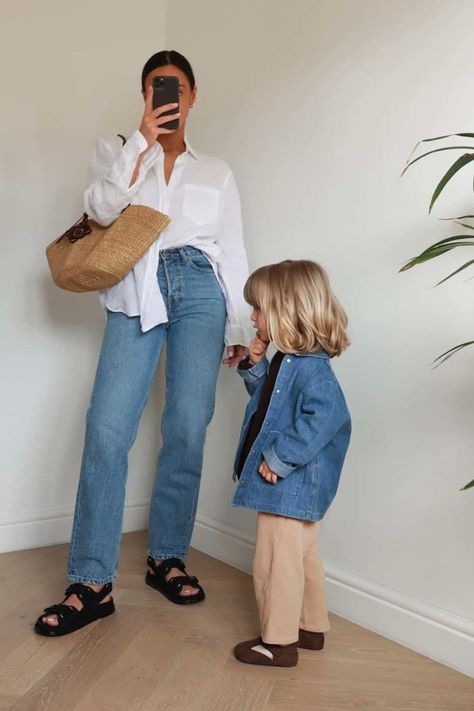 moms outfits Minimal Mom Outfit, Mum Outfits Mom Style, Modern Mom Outfits, Chic Denim Outfits, Mom Outfits Spring, Trendy Mom Outfits, Casual Mom Style, Alone Together, Mother Daughter Fashion