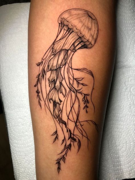 Tattoo Jellyfish, Womens Tattoos, 16 Tattoo, Hippie Tattoo, Funky Tattoos, Wooden Beds, Jellyfish Tattoo, Wicked Tattoos, Muster Tattoos