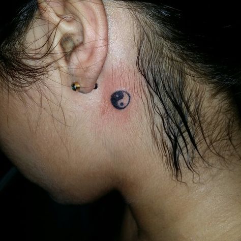 Yin Yang Behind Ear Tattoo, Ying Yang Behind Ear Tattoo, Yin Yang Tattoo Behind Ear, Ying Yang Tattoo Finger, Ying Yang Tattoo Behind Ear, Ying And Yang Tattoo, Jing Y Jang, Infinity Tattoo On Wrist, Ying Yang Tattoo