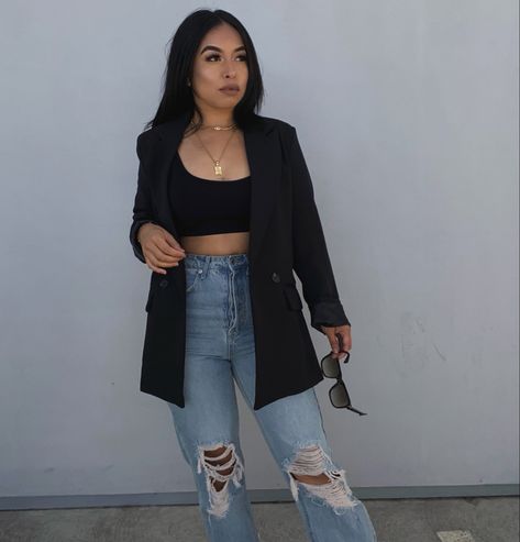 Oversized blazer, outfit idea, blazer outfit ideas , black blazer outfits Blazer Outfit With Jeans, Oversized Blazer Outfit, Outfit With Jeans, Blazer Outfit, Blazer Outfits, Oversized Blazer, Outfit Idea, Ripped Jean, Ripped Jeans